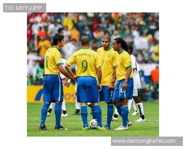 足球艺术的魅力与传奇球星的辉煌交融在世界足球名画明星墙上