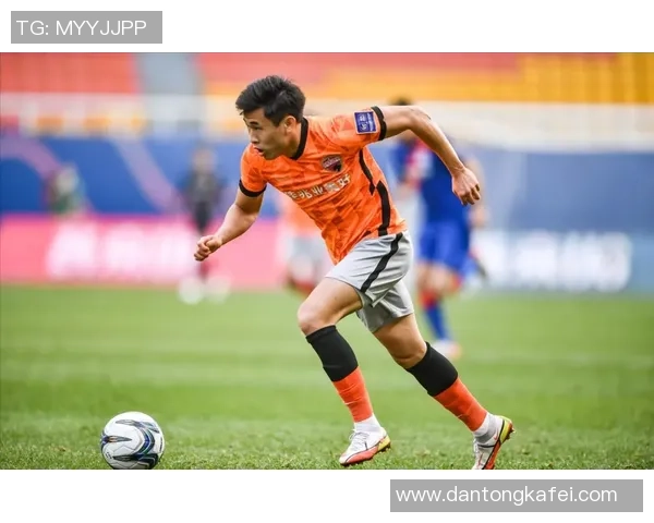 赛后分析深圳足球队与重庆足球队球员个人能力对比及表现评估